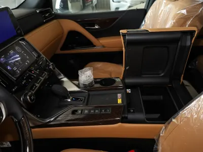 2025 لكزس إل إكس 700 اتش