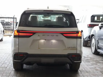 2025 لكزس إل إكس 700 اتش