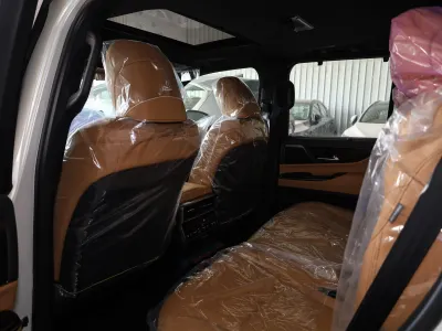 2025 لكزس إل إكس 700 اتش