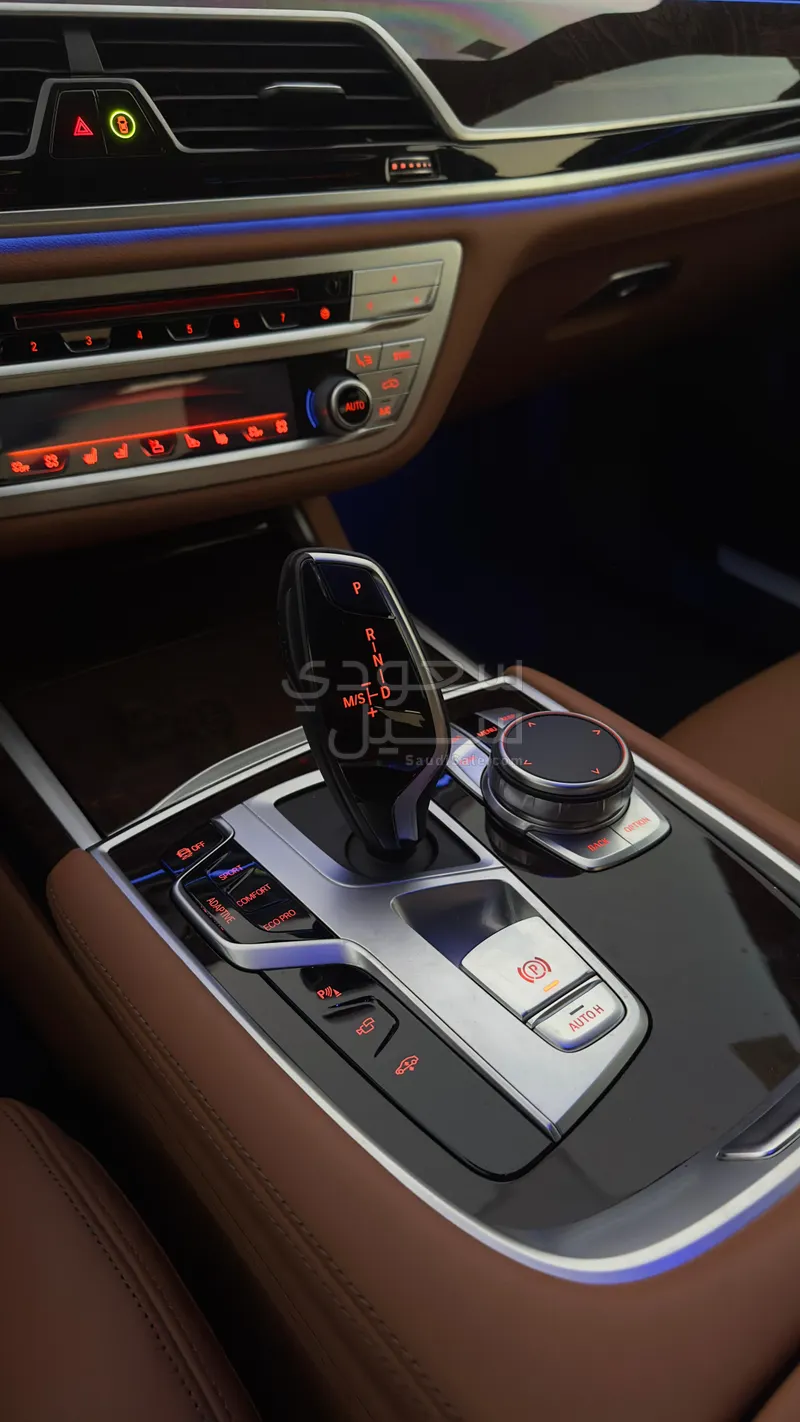 2021 بي ام دبليو الفئة السابعة 730 إل أي