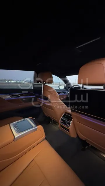 2021 بي ام دبليو الفئة السابعة 730 إل أي