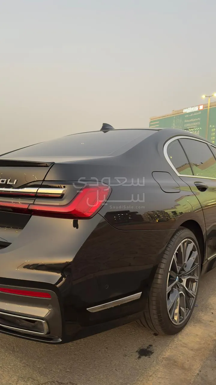 2021 بي ام دبليو الفئة السابعة 730 إل أي