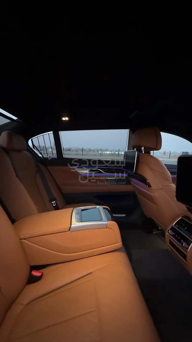 2021 بي ام دبليو الفئة السابعة 730 إل أي