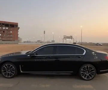 2021 بي ام دبليو الفئة السابعة 730 إل أي