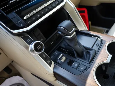 2026 تويوتا لاند كروزر جي اكس ار