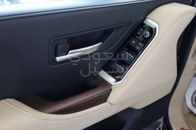 2026 تويوتا لاند كروزر جي اكس ار