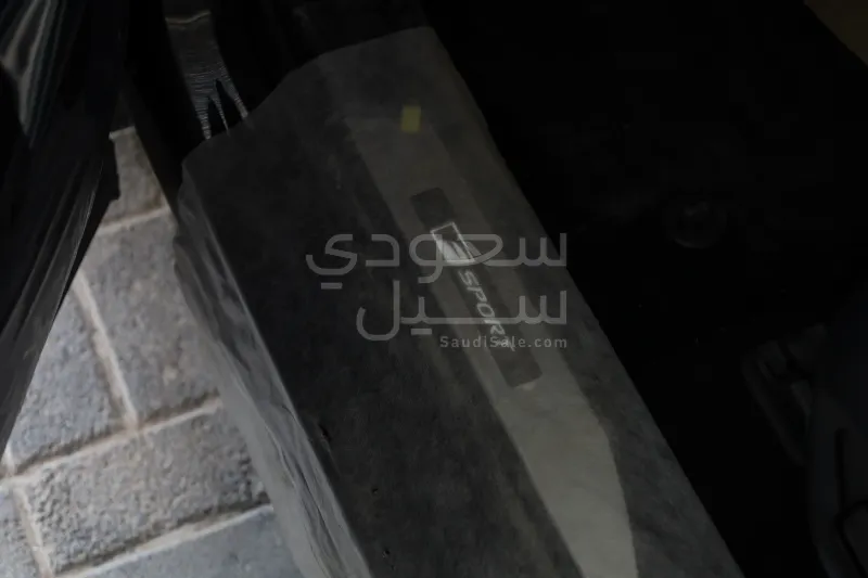 2025 لكزس أر إكس 350 إف