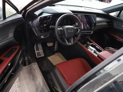 2025 لكزس أر إكس 350 إف