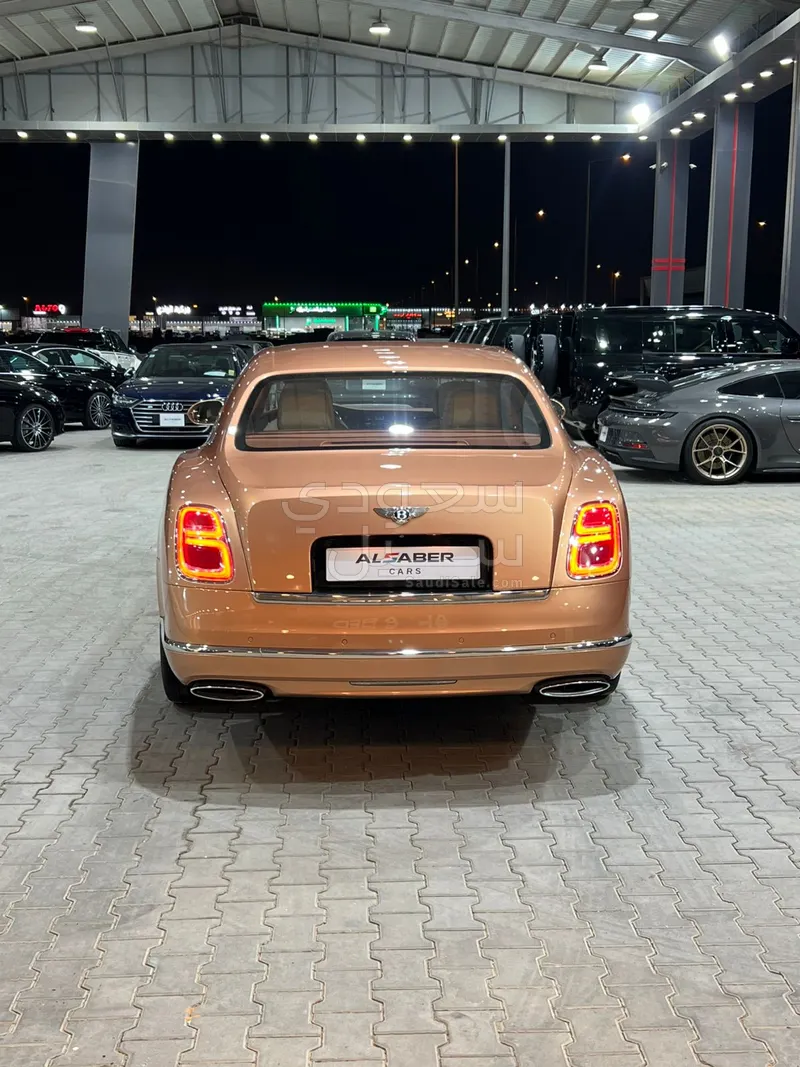 2017 بنتلي مولسان