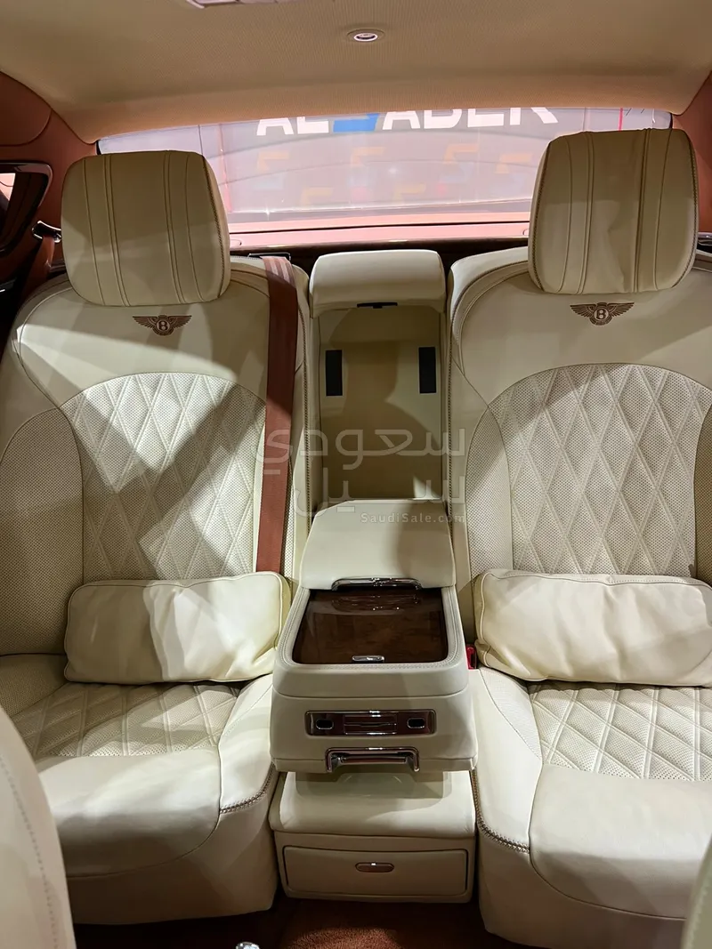 2017 بنتلي مولسان