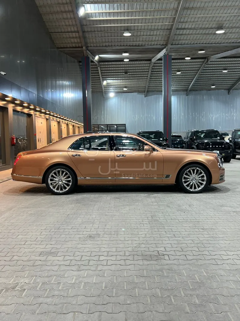 2017 بنتلي مولسان