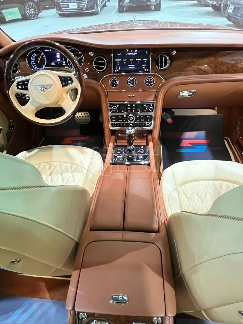 2017 بنتلي مولسان