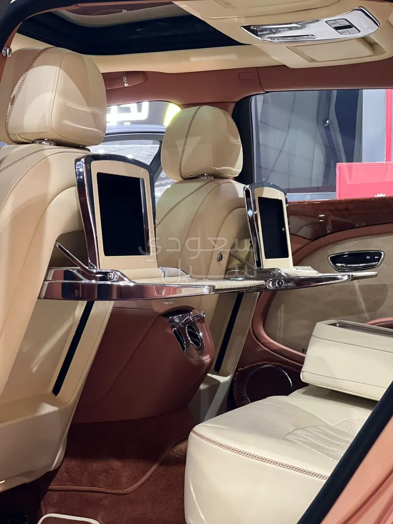 2017 بنتلي مولسان