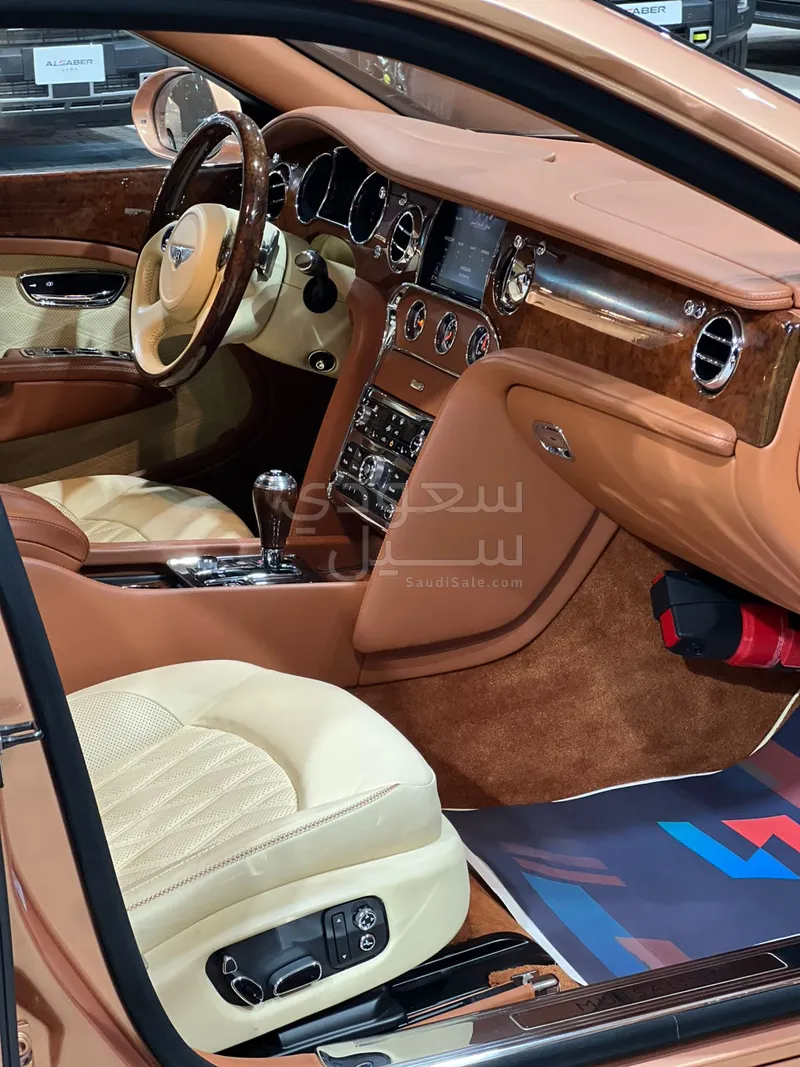 2017 بنتلي مولسان