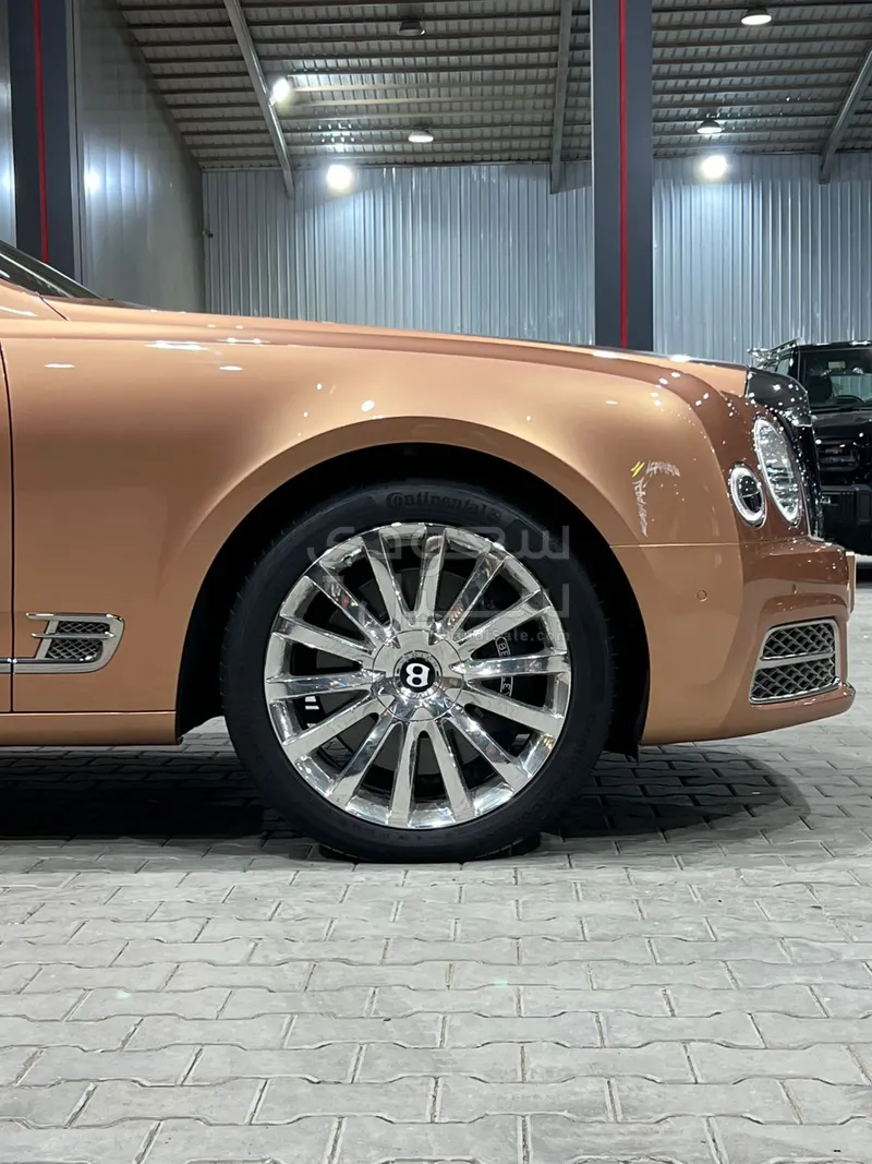 2017 بنتلي مولسان