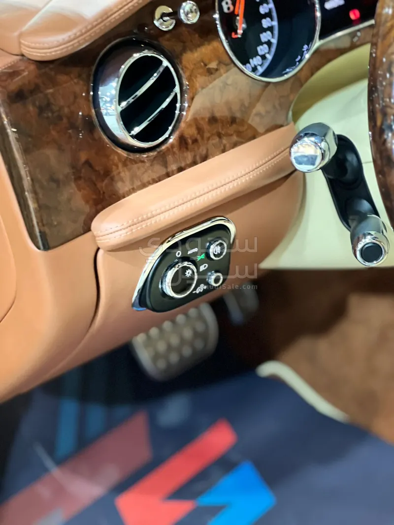 2017 بنتلي مولسان