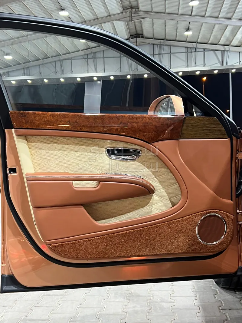 2017 بنتلي مولسان