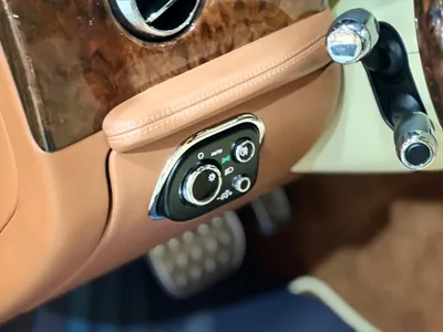 2017 بنتلي مولسان