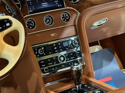 2017 بنتلي مولسان