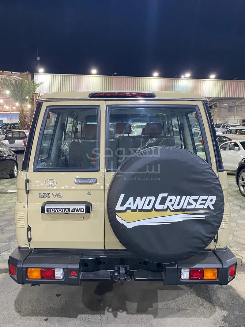 2025 تويوتا لاند كروزر ربع ال اكس