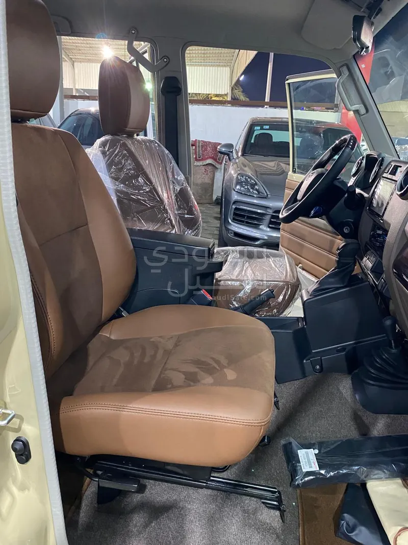 2025 تويوتا لاند كروزر ربع ال اكس