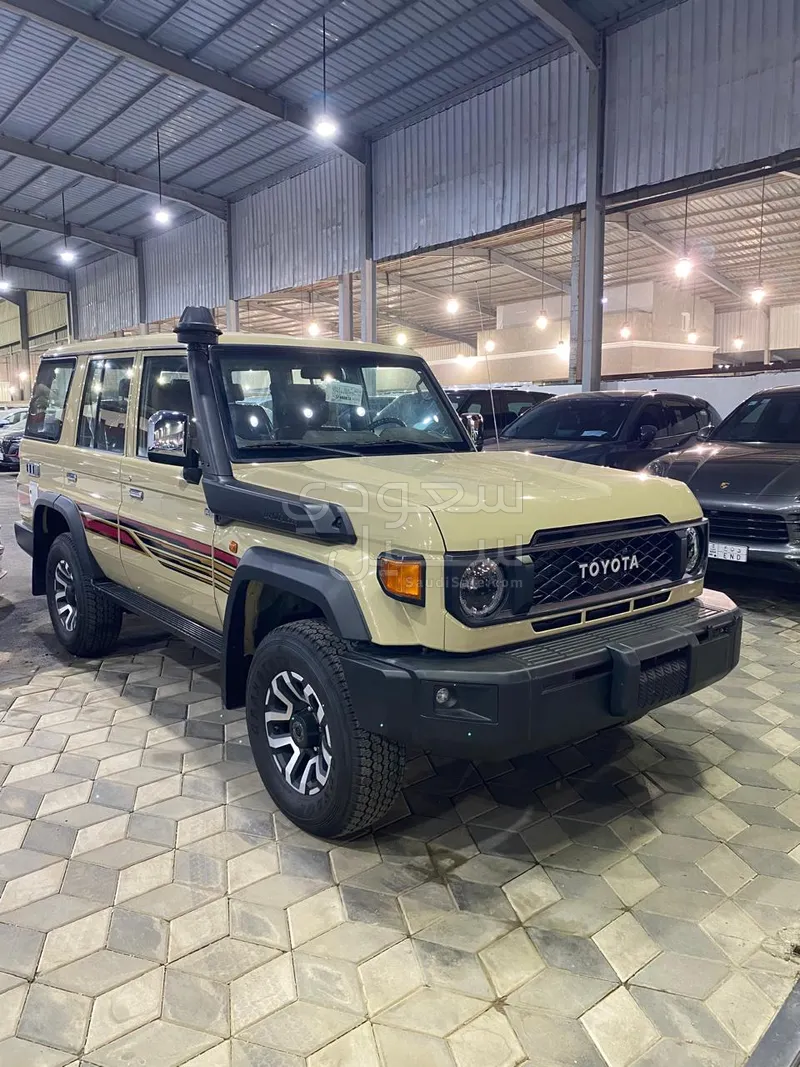 2025 تويوتا لاند كروزر ربع ال اكس