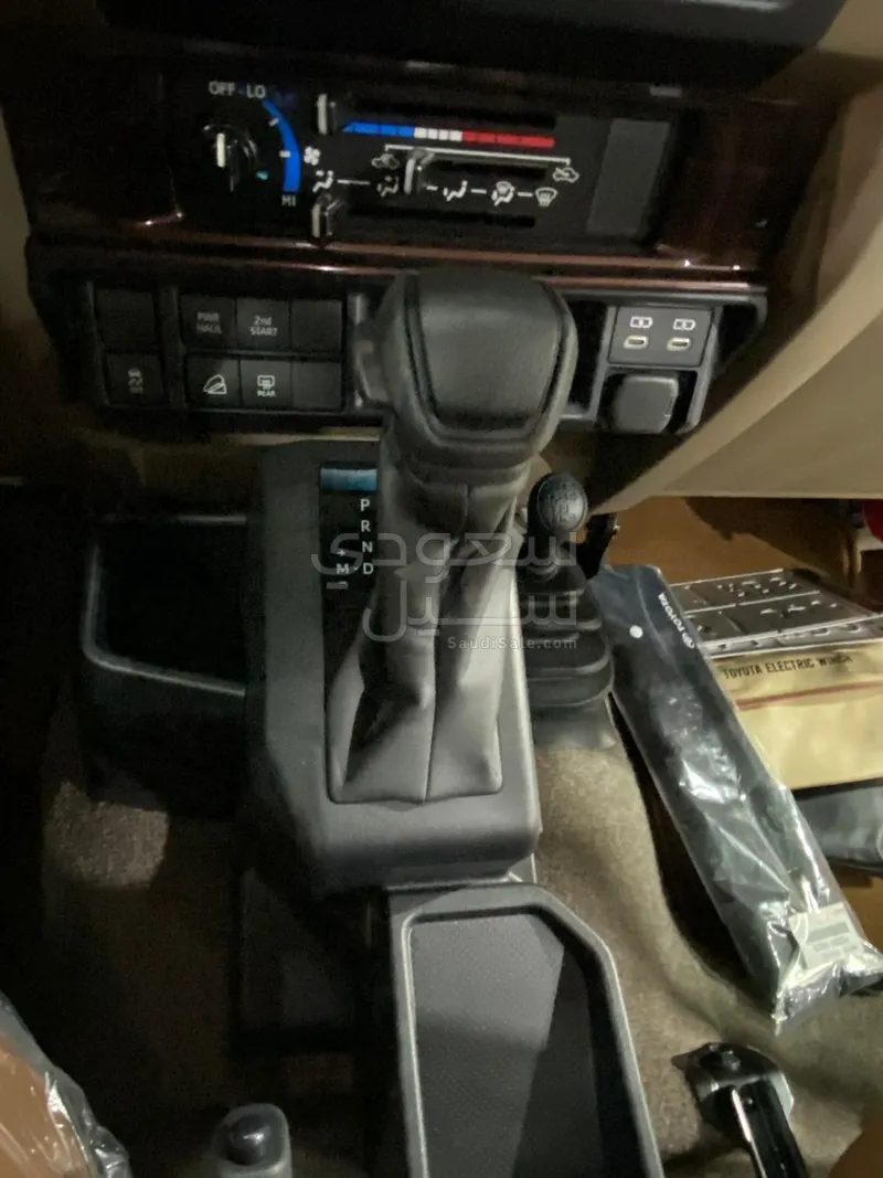 2025 تويوتا لاند كروزر ربع ال اكس