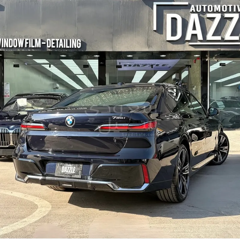 2026 بي ام دبليو الفئة السابعة 735أي