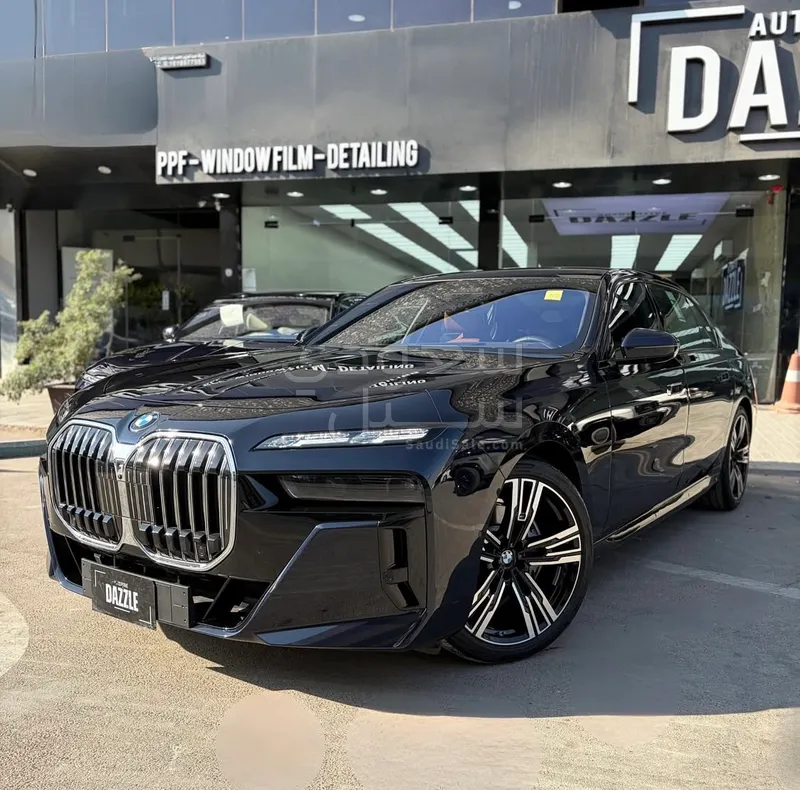 2026 بي ام دبليو الفئة السابعة 735أي