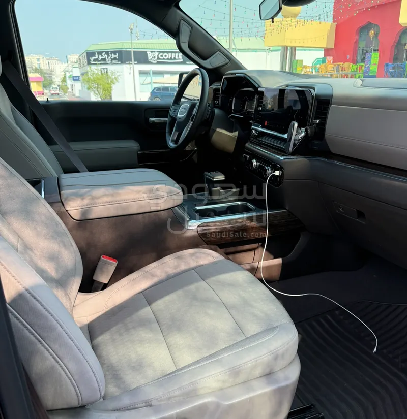 2024 GMC Sierra Elevation