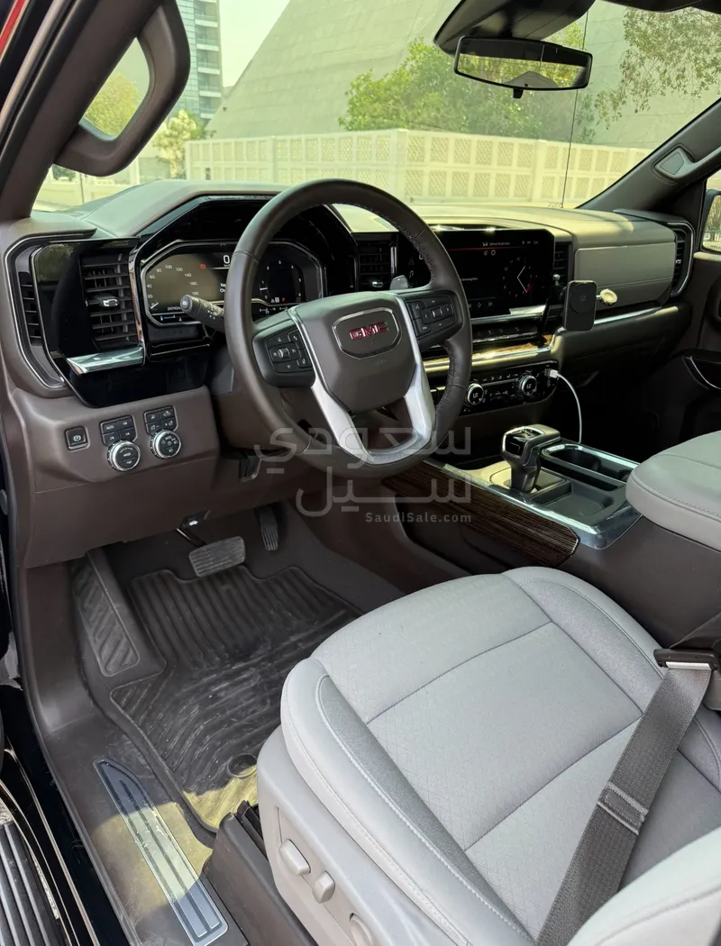 2024 GMC Sierra Elevation