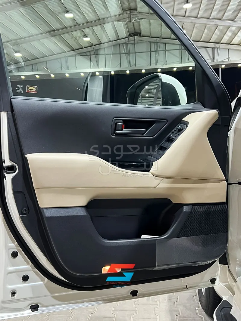 2025 Toyota Land Cruiser GXR 3