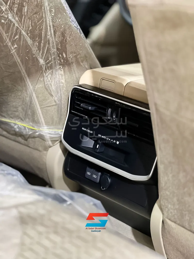 2025 Toyota Land Cruiser GXR 3