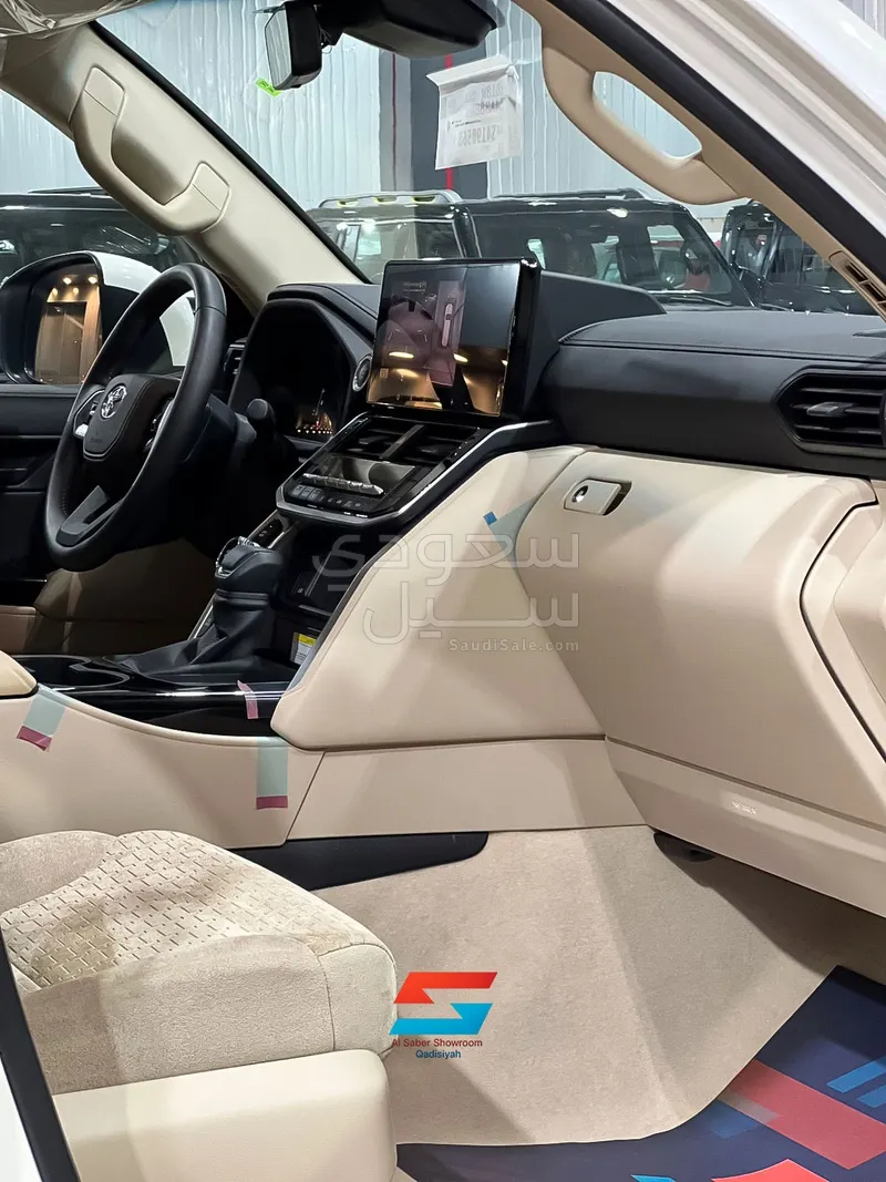 2025 Toyota Land Cruiser GXR 3