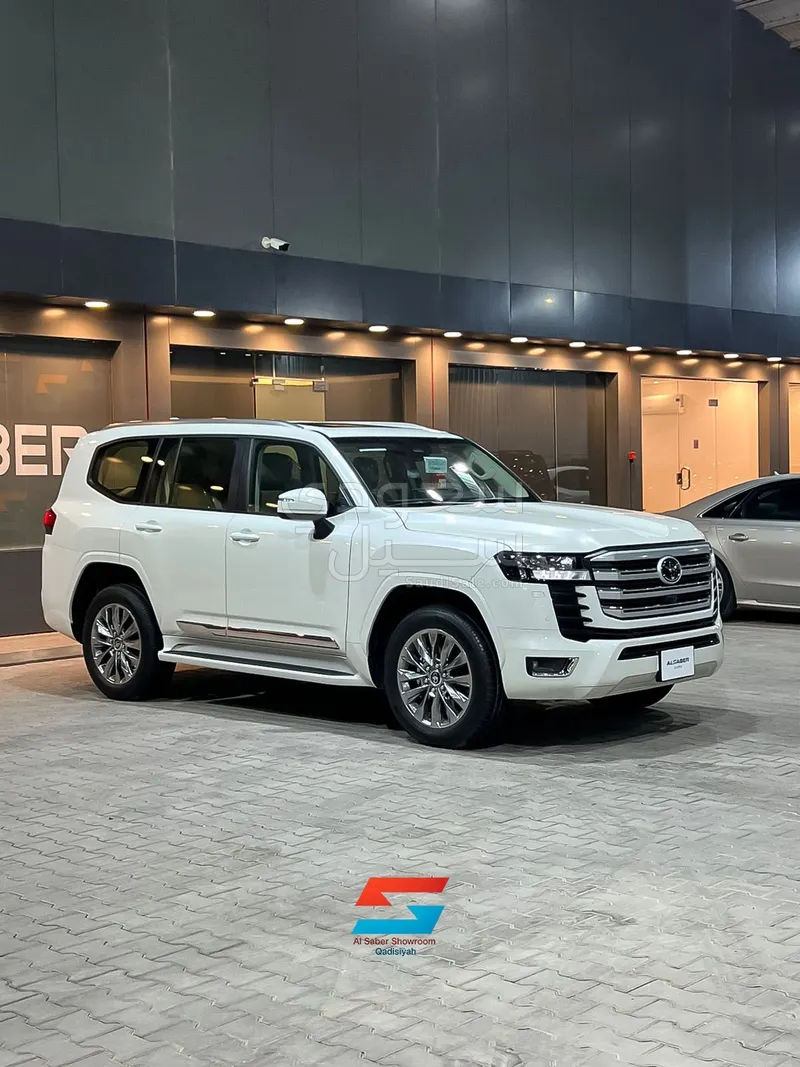 2025 Toyota Land Cruiser GXR 3