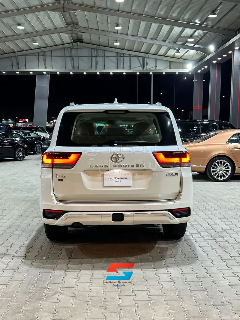 2025 Toyota Land Cruiser GXR 3