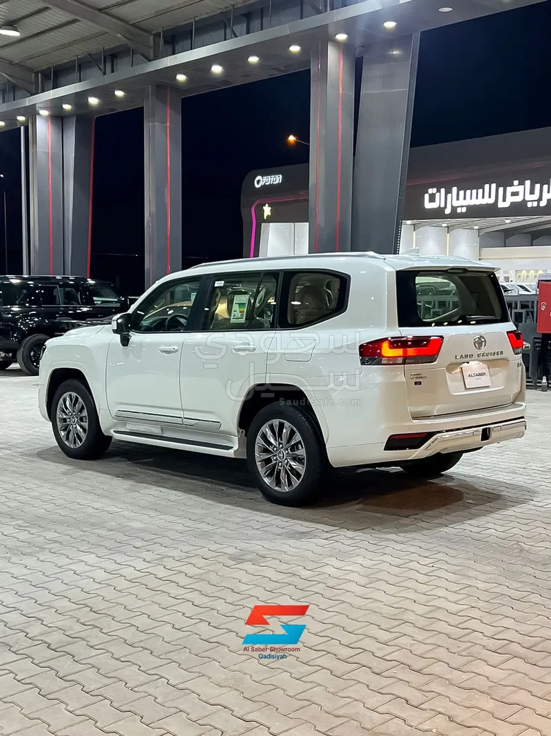 2025 Toyota Land Cruiser GXR 3