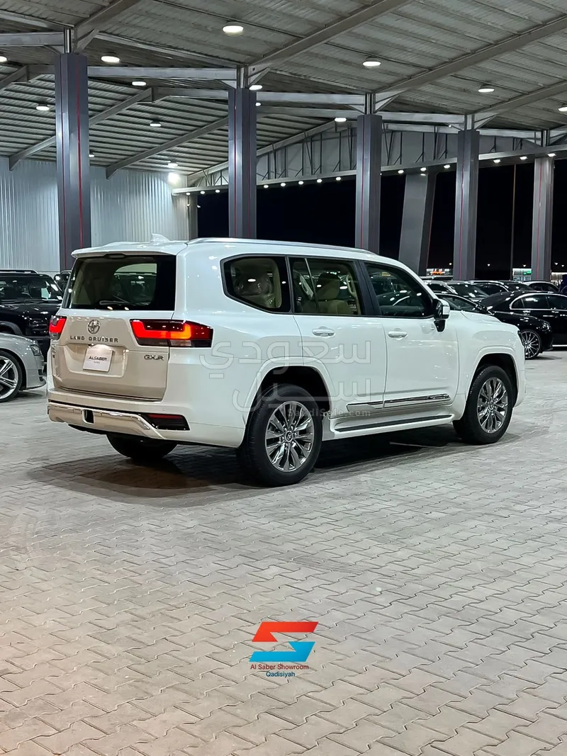 2025 Toyota Land Cruiser GXR 3