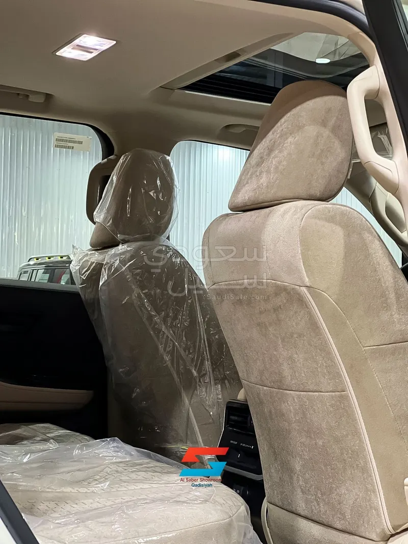 2025 Toyota Land Cruiser GXR 3