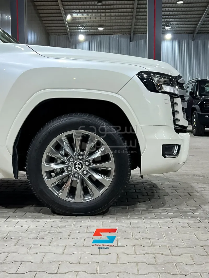 2025 Toyota Land Cruiser GXR 3