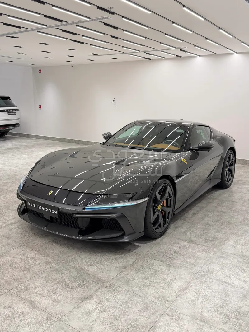 2025 فيراري 12 سيليندر