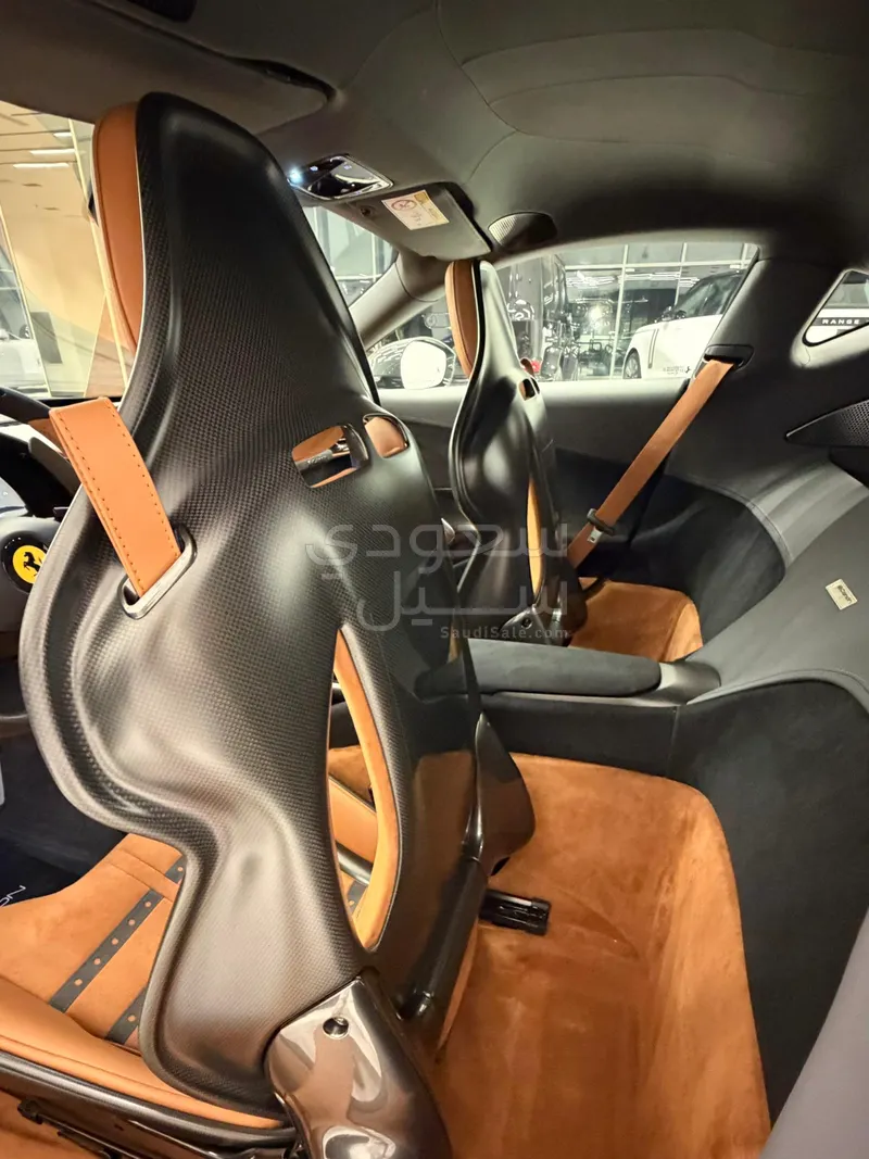 2025 فيراري 12 سيليندر