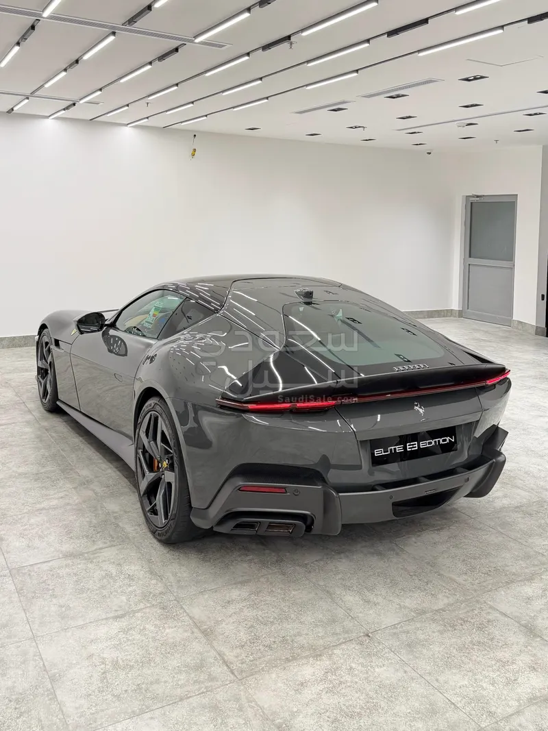 2025 فيراري 12 سيليندر