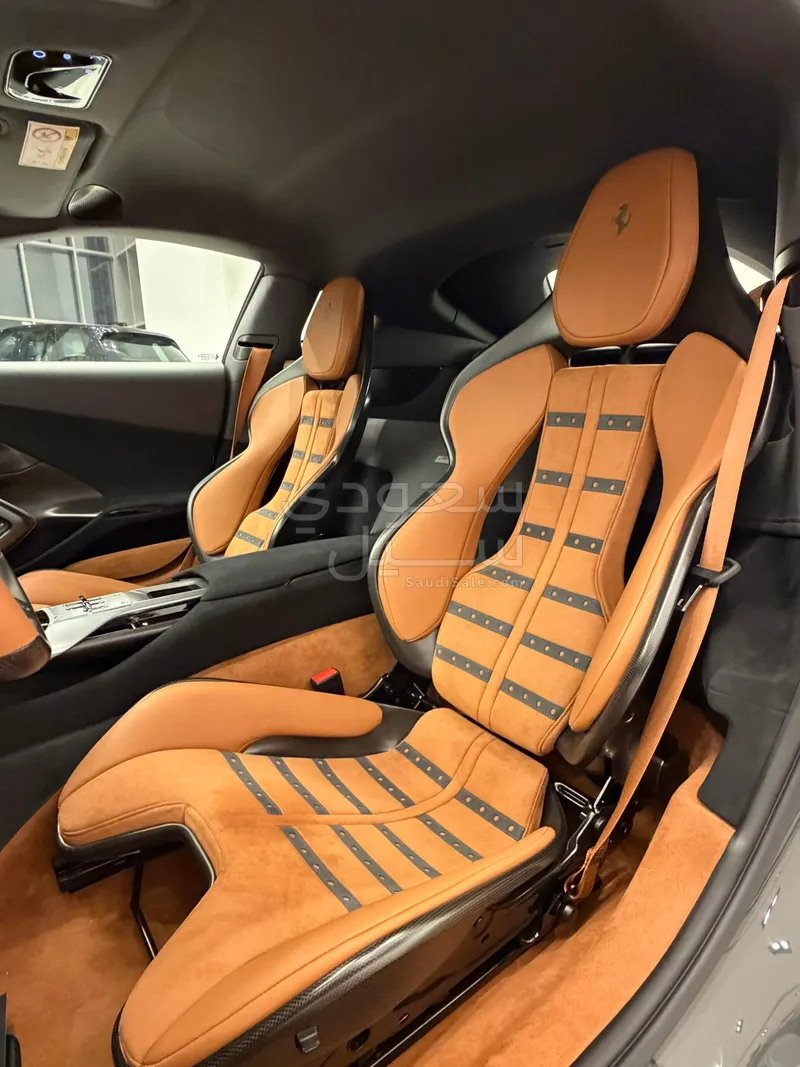 2025 فيراري 12 سيليندر