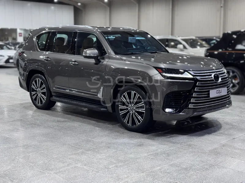 2023 لكزس إل إكس 600