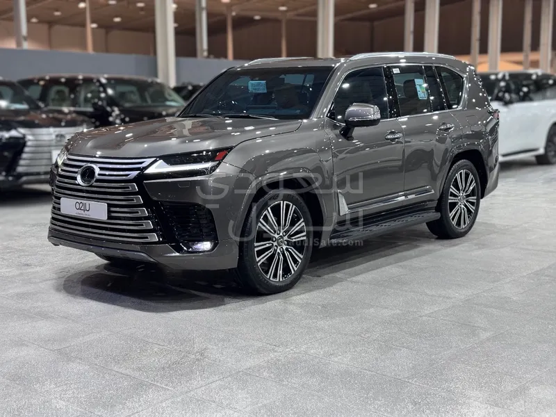 2023 لكزس إل إكس 600