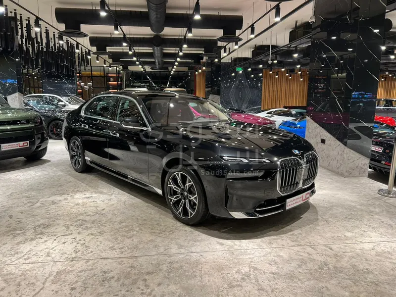 2026 بي ام دبليو الفئة السابعة 735أي