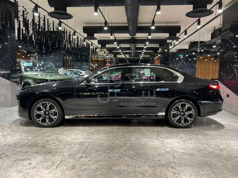 2026 بي ام دبليو الفئة السابعة 735أي