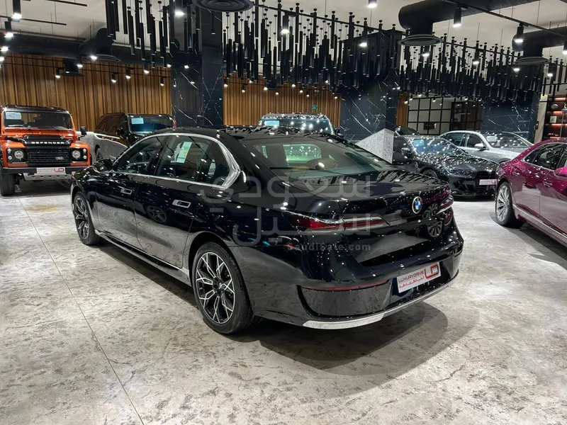 2026 بي ام دبليو الفئة السابعة 735أي