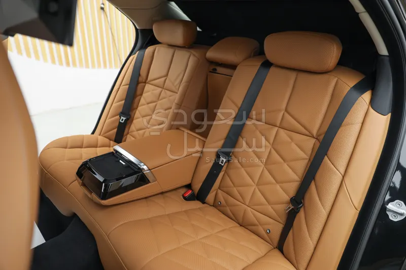 2026 بي ام دبليو الفئة السابعة 735أي